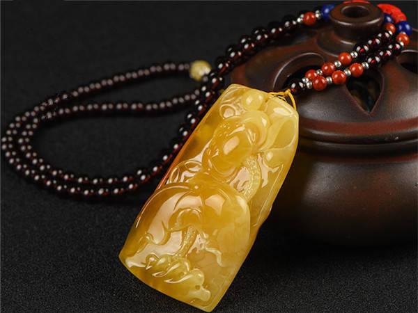 蜜蜡——2017年最流行的首饰，金银已经过时